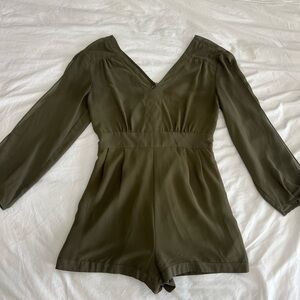 Olive romper with open sleeves